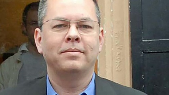 Corte turca decide mantener al pastor Andrew Brunson en la cárcel