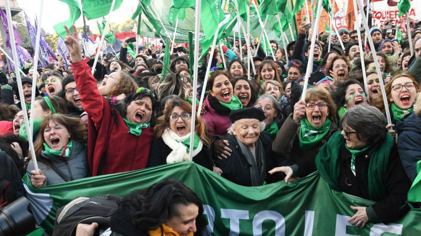 Tras rechazo del Senado al aborto piden ‘apostasía masiva’  en Argentina