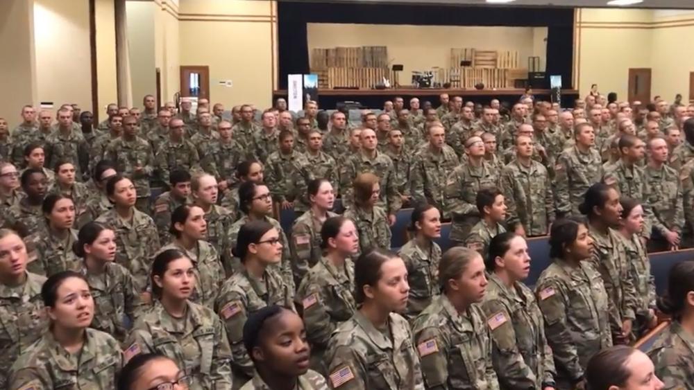 EEUU: más de 1800 soldados se entregan a Jesús