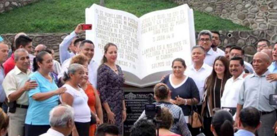 Monumento a la Biblia en Chiapas