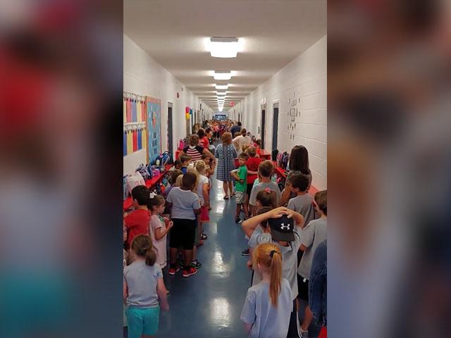 Escolares en Carolina del Norte elevan cantos ante amenaza del huracán Florence