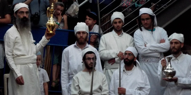 Jerusalén: usan vasija de oro en ceremonia de libación por primera vez desde el segundo templo