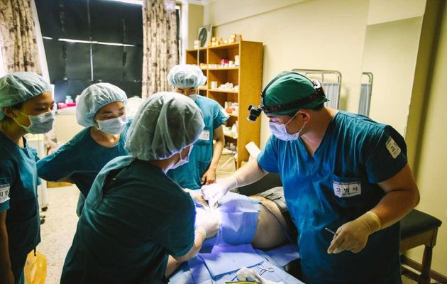 Cristianos surcoreanos dan asistencia médica a 600 personas en Atenas