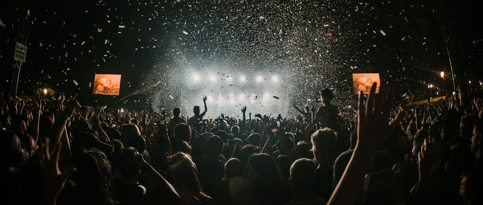 Imagen de una fiesta, foto de Danny Howe / Unsplash,fiesta, jóvenes
