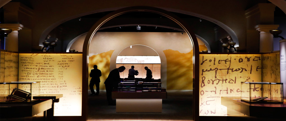 Museo de la Biblia descubre algunos rollos falsos