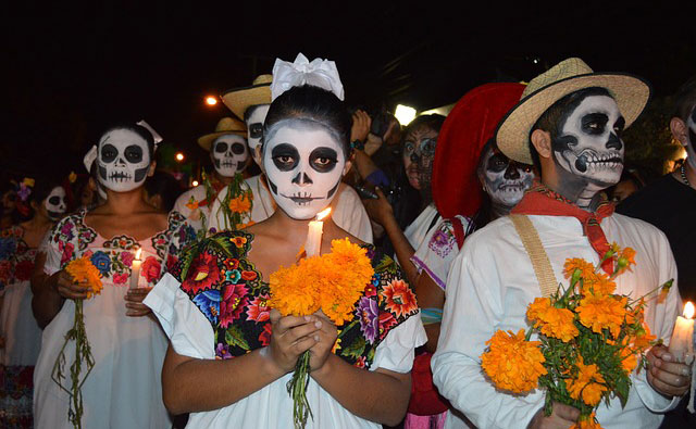 En el Día de Muertos las Escrituras llevan vida eterna al norte de México