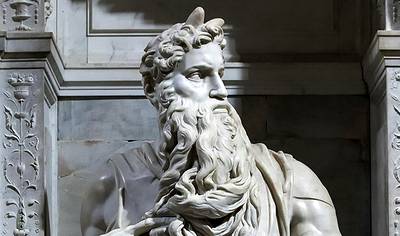¿Por qué el famoso ‘Moisés’ de Miguel Ángel tiene cuernos?