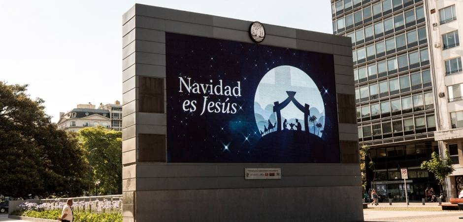 Uno de los carteles en la calle de Buenos Aires /,Navidad es Jesús