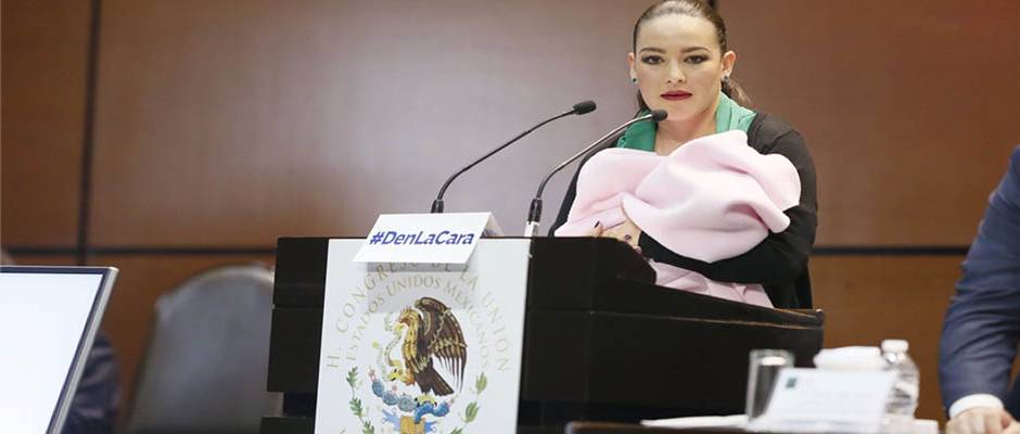 Con bebé en brazos, senadora pide frenar iniciativa para despenalizar aborto en México