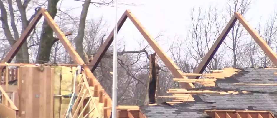 Tornado arranca techo de iglesia mientras 40 niños se salvan milagrosamente 