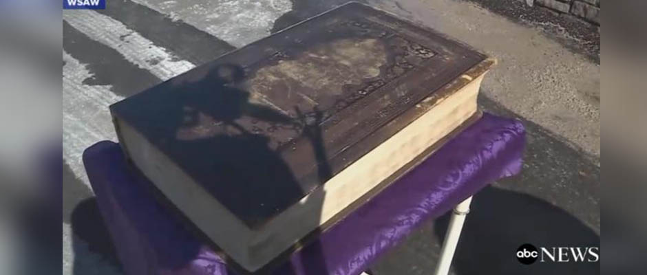 Biblia de 150 años sobrevive a 2 incendios en Wisconsin