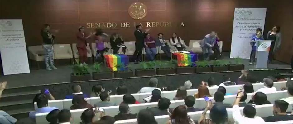 Indignación tras presentar a niños “bisexuales” en Senado de México