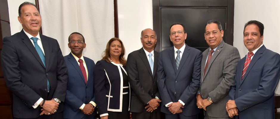 Representantes del Ministerio de Educación y el presidente de la Mesa de Diálogo,Evangélicos dominicanos