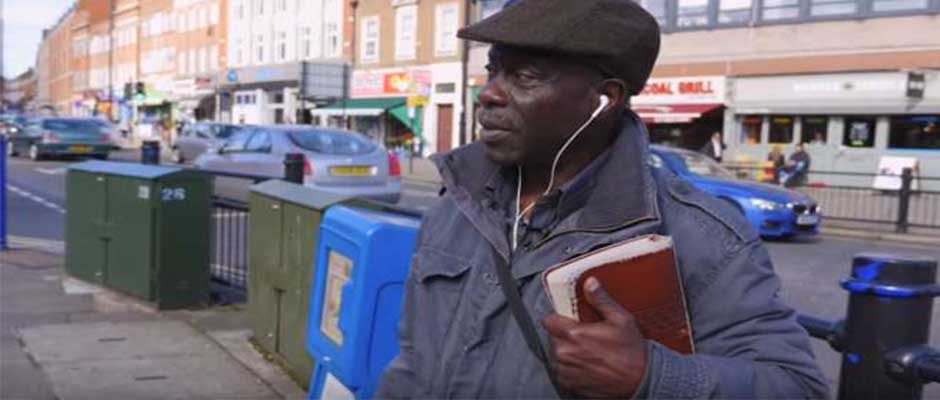 Policía indemniza a pastor arrestado por predicar en calles de Londres