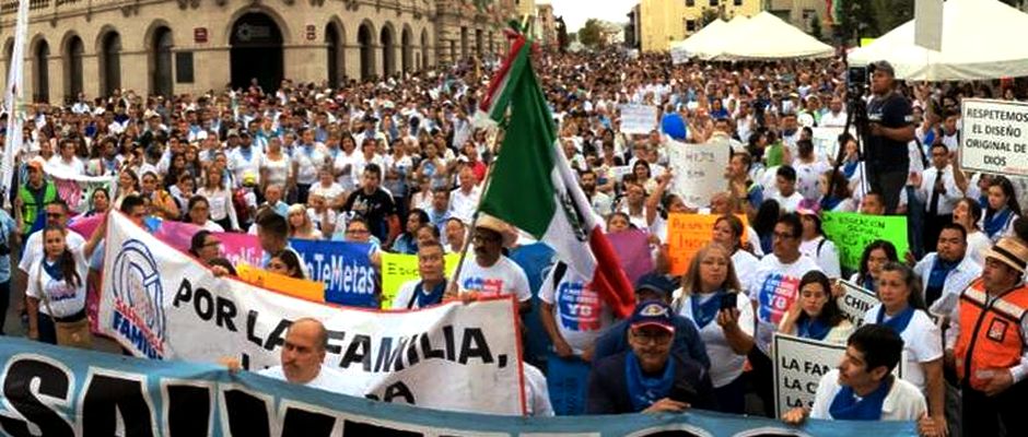 Más de 20 mil personas recorren Chihuahua en favor de la familia