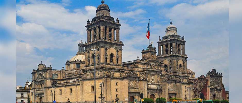 Abortistas intentaron incendiar la catedral de Ciudad de México