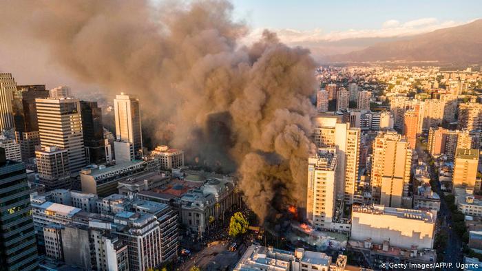 Chile: en violenta jornada incendian iglesia evangélica