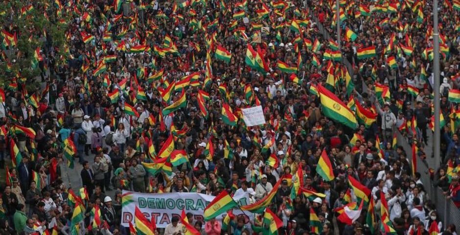Oposición democrática de Bolivia da 48 horas a Evo Morales para dimitir