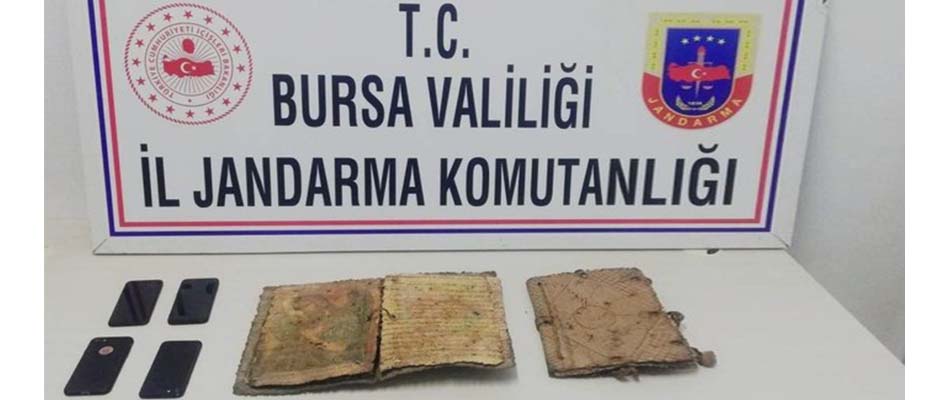 Policía turca confisca Biblia con más de mil años de antigüedad 