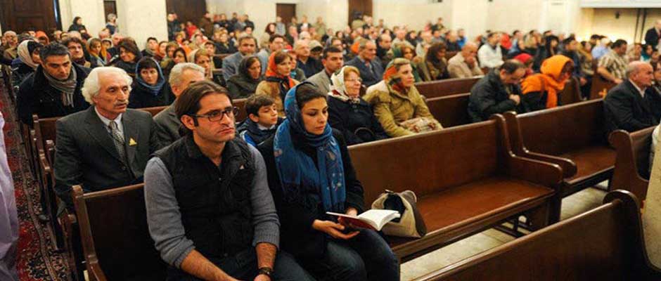 Cristianos iraníes en un servicio de alabanza / Foto: Iran Focus Facebook,Cristianos iraníes