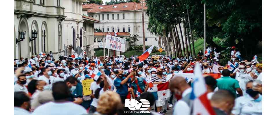 Miles de panameños se lanzan a las calles en favor del matrimonio tradicional