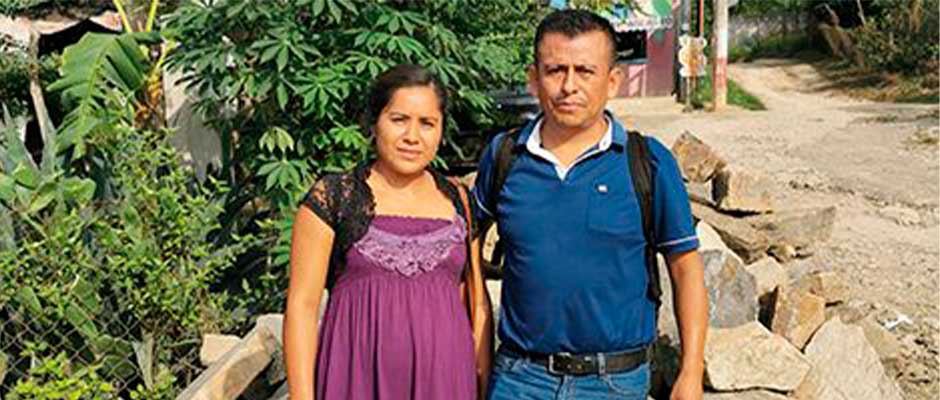 Forzados a dejar su casa por su fe: la historia de Uriel y Adelina