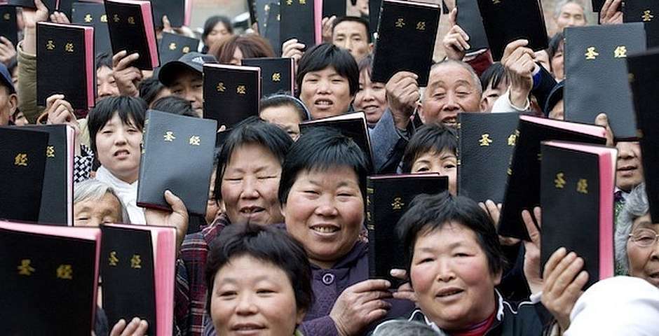 Cristianos chinos con sus biblias / Puertas Abiertas,Cristianos chinos con sus biblias
