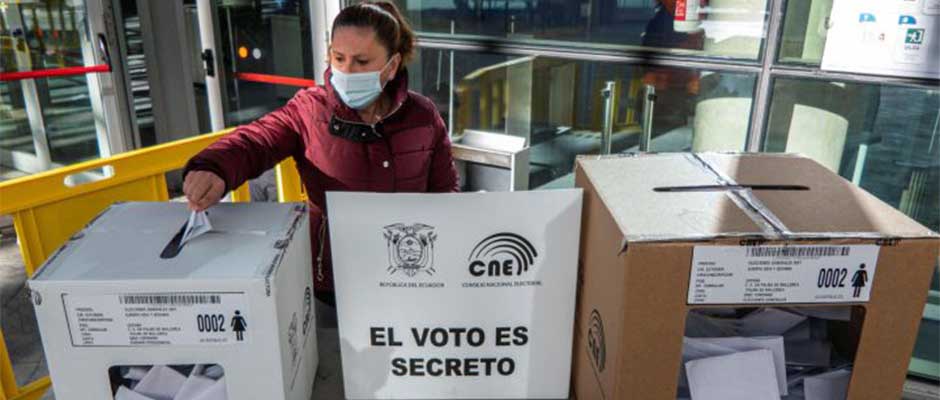 Candidatos de izquierda y derecha irán a balotaje presidencial en Ecuador