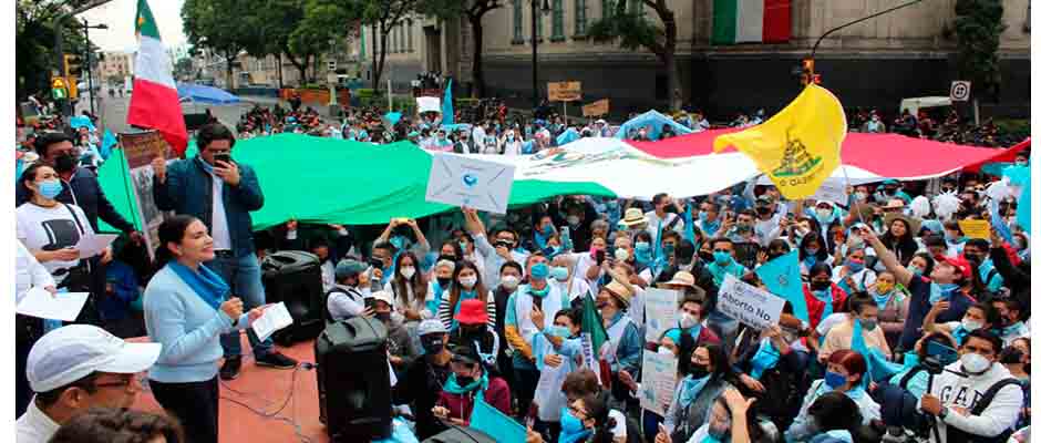 En las calles miles de mexicanos se manifiestan contra el aborto