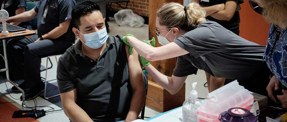 Universidades evangélicas se unen a esfuerzo de promover la “fe” en la vacuna