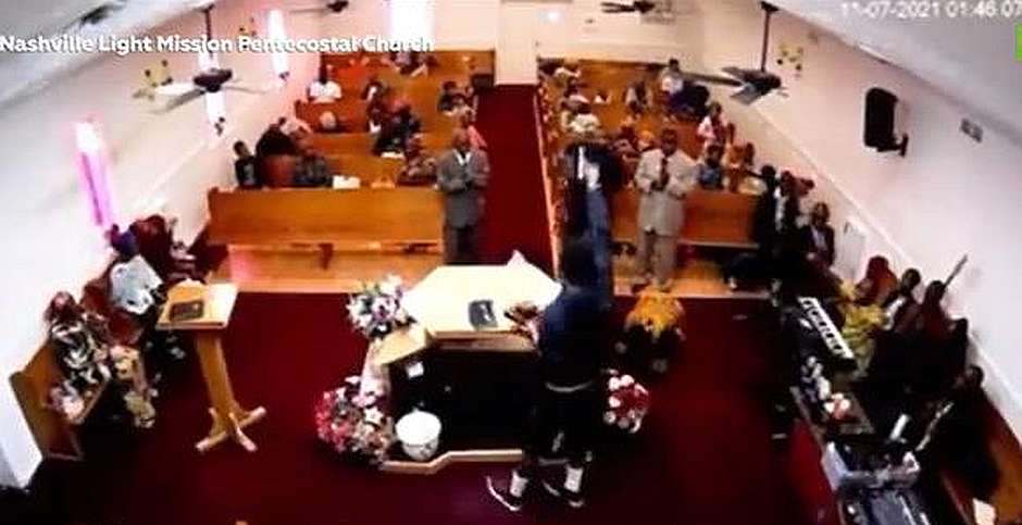 EEUU | Pastor reduce a un pistolero durante un culto en Nashville