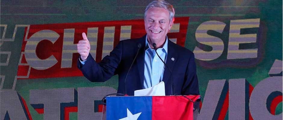 Conservador provida José Antonio Kast pasa a segunda ronda electoral en Chile