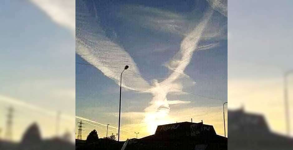 Nubes con forma de ángel en el cielo de Ucrania / twitter,ángel Ucrania