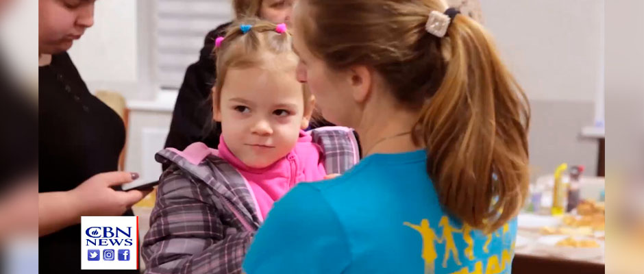 Organización humanitaria cristiana provee comida y refugio a familias de Ucrania