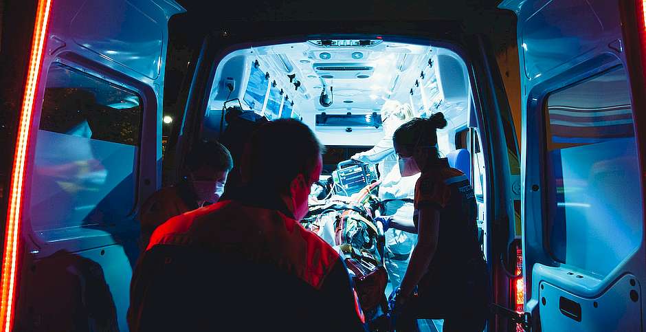 Mat Napo, Unsplash,ambulancia emergencia, urgencia medica