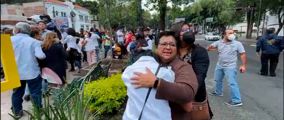Fuerte sismo sacude México en el aniversario de terremotos históricos