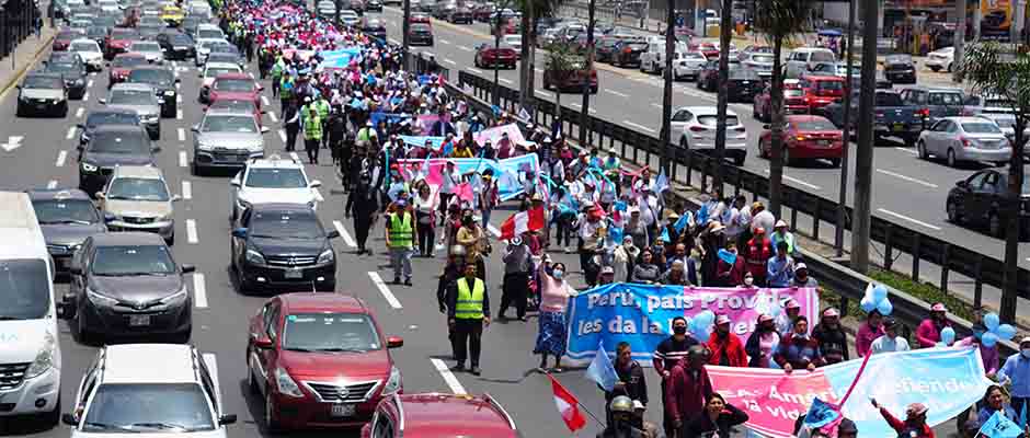 Miles marchan en Perú contra la agenda progresista de la OEA