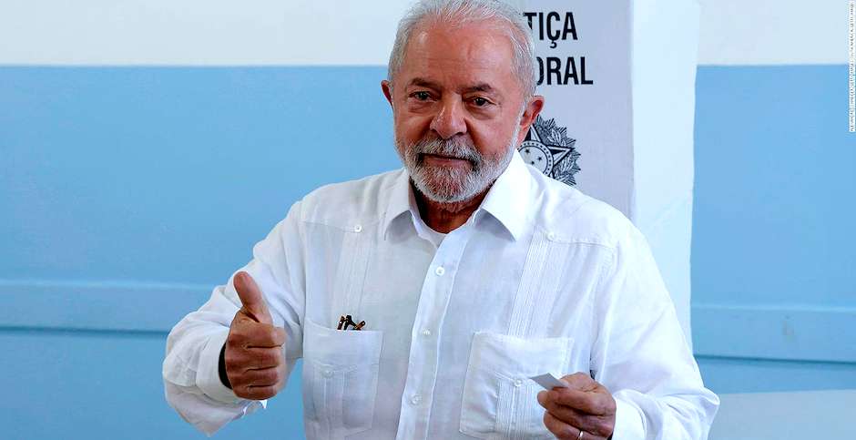 Victoria por la mínima de Lula deja un Brasil dividido y enfrentado