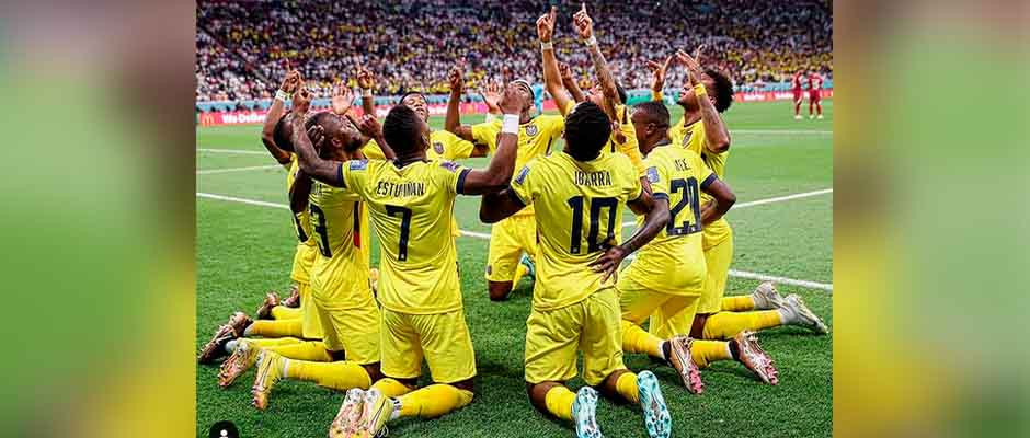 La selección de Ecuador celebra sus goles de rodillas ante Dios ,