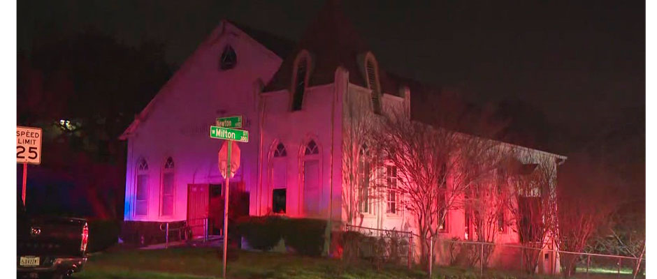 Histórica iglesia del sur de Austin, Texas, se recupera tras voraz incendio 