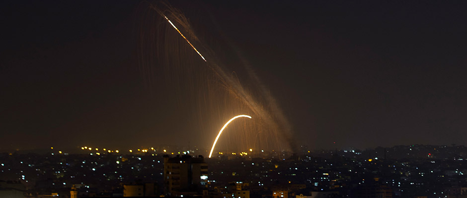 Israel sospecha que Irán dirige ataques con cohetes desde Líbano, Siria y Gaza 