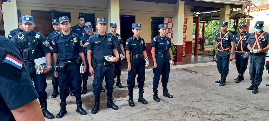 Uno de los cursos de Sí Hay ESperanza,Paraguay policía, Sí hay Esperanza