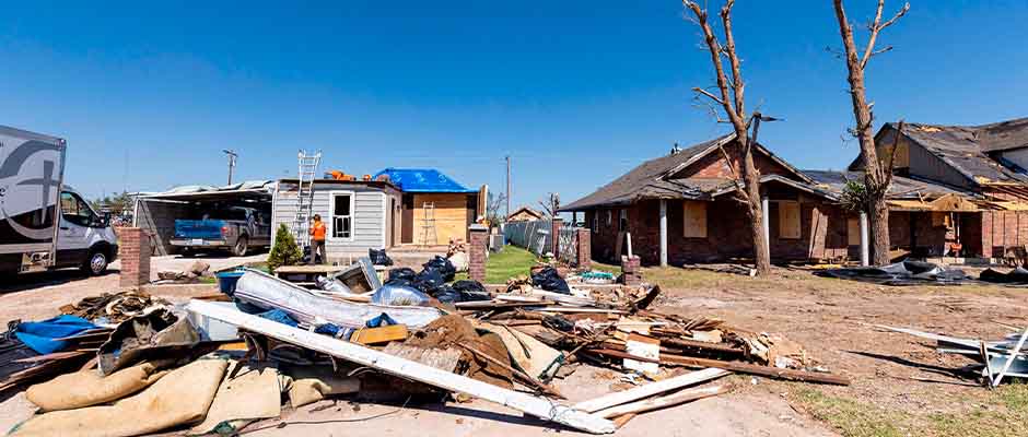 Víctimas de tornados en Texas reciben ayuda de voluntarios cristianos