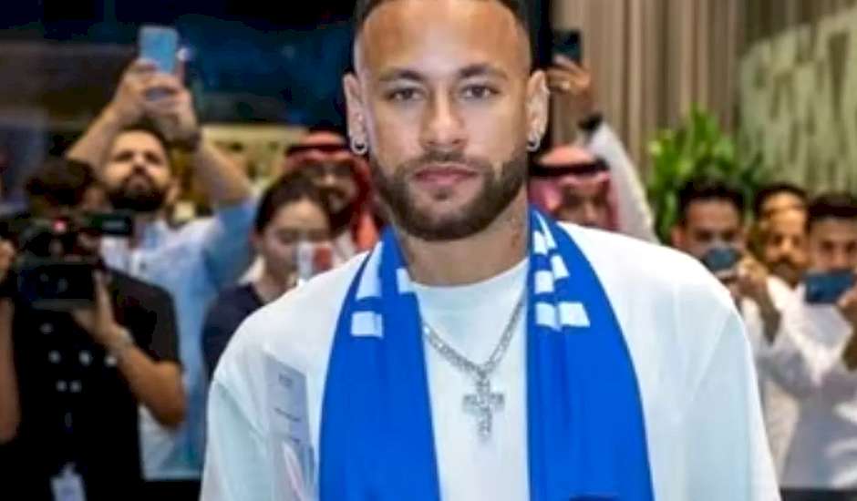 Arabia Saudí | Feroces críticas a Neymar por lucir una cruz 