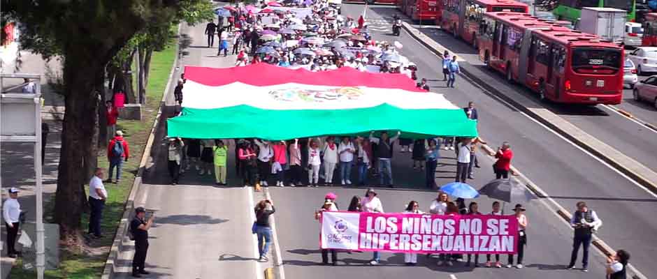 México│Protestan contra libros escolares llenos de ideología de género