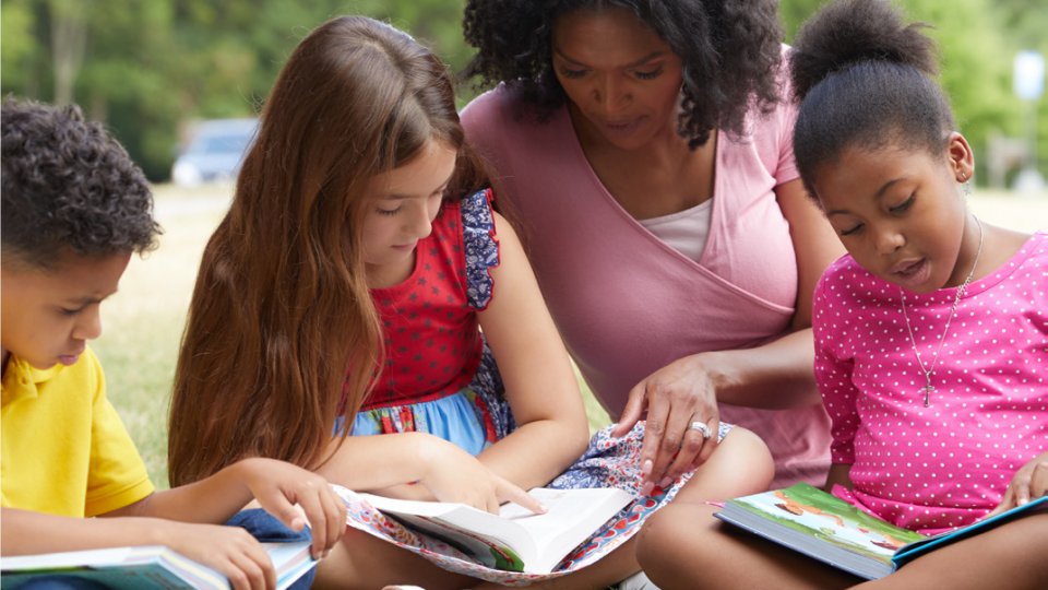 Enfoque a la Familia invita a los niños a traer su Biblia a la escuela