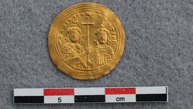 Hallan en Noruega extraña moneda de oro del s. X con la imagen de Jesús