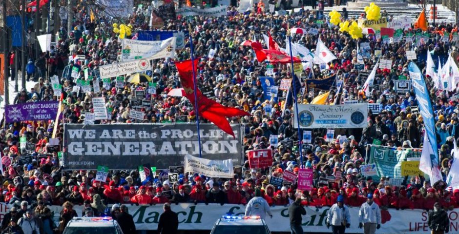  Washington | Miles marchan entre la nieve contra el aborto