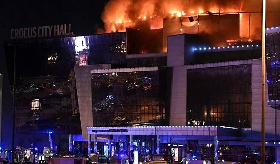 El teatro Crocus City Hall de Moscú, ardiendo tras el ataque terrorista./ Agencias,terrorismo moscu