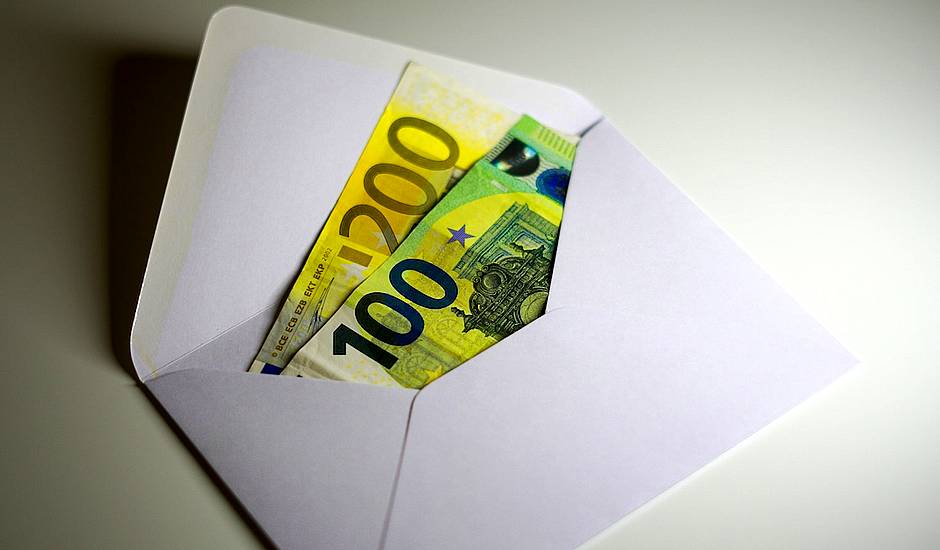 Foto de John Vid en Unsplash,sobre dinero
